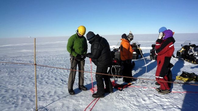 Getting ready to go down into a crevasse. - © International Polar Foundation / Jos Van Hemelrijck