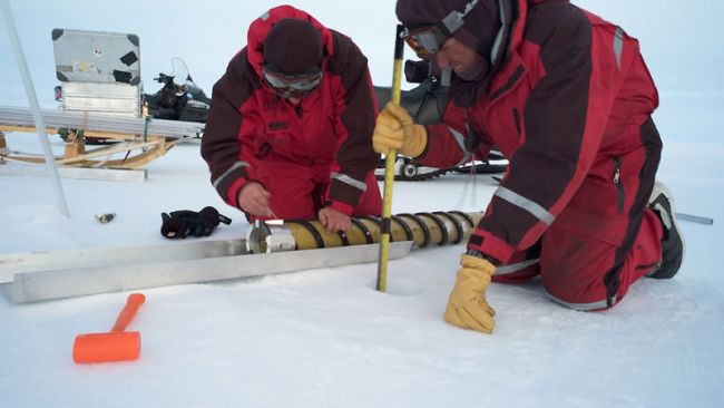 Glaciology at the station: LGGE09