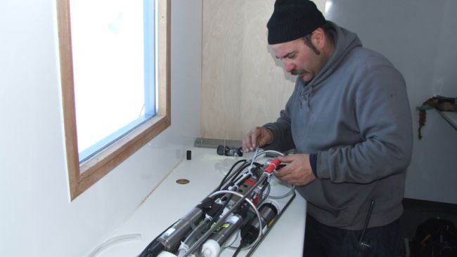 Kristof Soete prepares the CTD to be used at the coast in a few days. - © International Polar Foundation / Alain Hubert