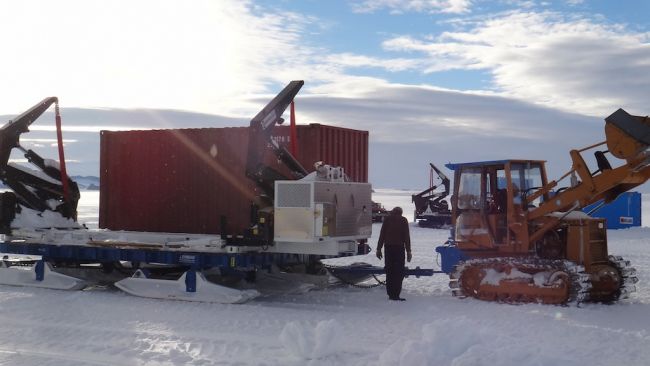 The team loads the garbage containers - © International Polar Foundation