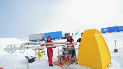 Morgane Philippe and Jean-Louis Tison checking the new drilling equipment - © International Polar Foundation