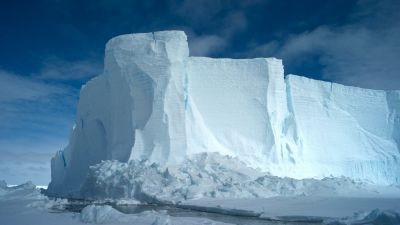 Ice Shelf near Crown Bay, East Antarctica - © International Polar Foundation / RenĂ© Robert