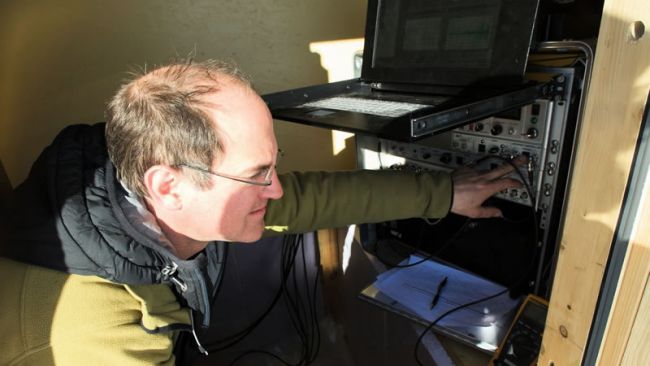 Olivier Francis at work in a scientific shelter - © International Polar Foundation