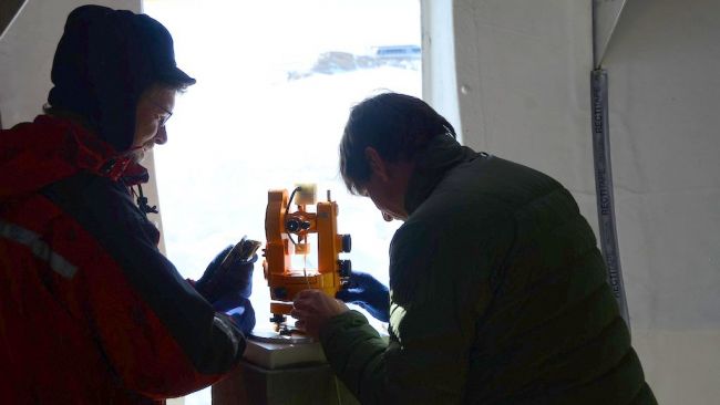 Station engineer Johnny Gaelens helps Stephan Bracke from the Geophysical Center of Dourbes take magnetic field measurements. - © International Polar Foundation / Jean Rasson