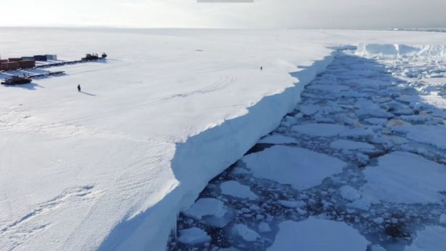 Drone Flight over Derwael Ice Shelf at Princess Ragnhild Coast