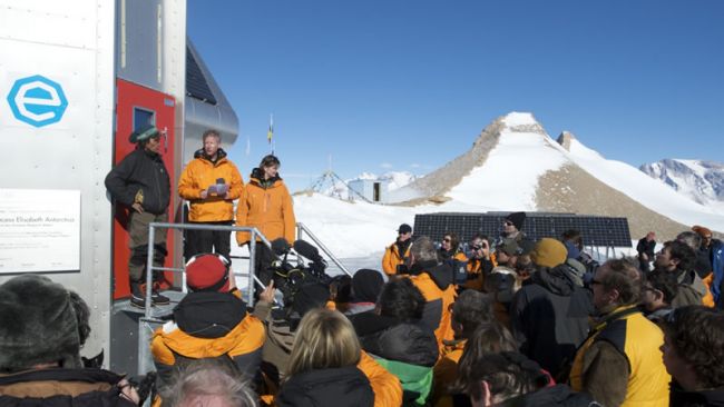 Inauguration of the Princess Elisabeth Station: Arrival of the Guests in Utsteinen