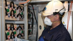 Replacing the batteries - International Polar Foundation