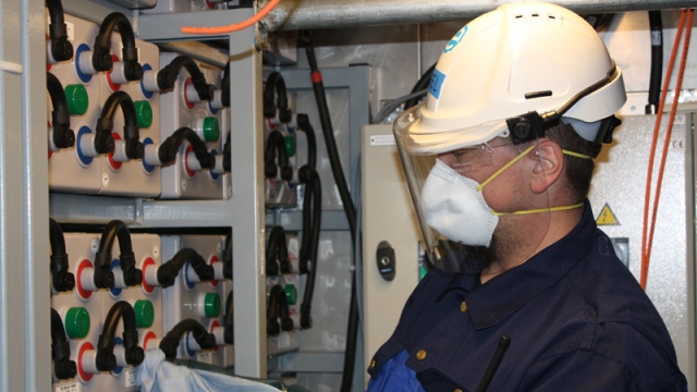 Replacing the batteries - International Polar Foundation