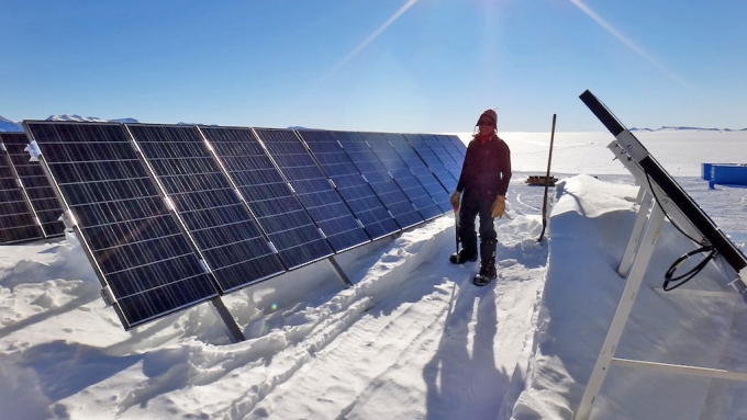 Unmounting old solar panels - International Polar Foundation