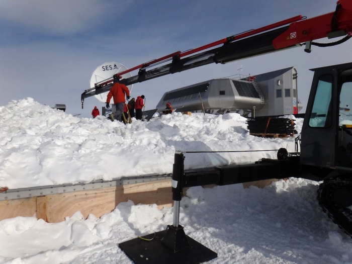 Crane used to lift the panels. - International Polar Foundation
