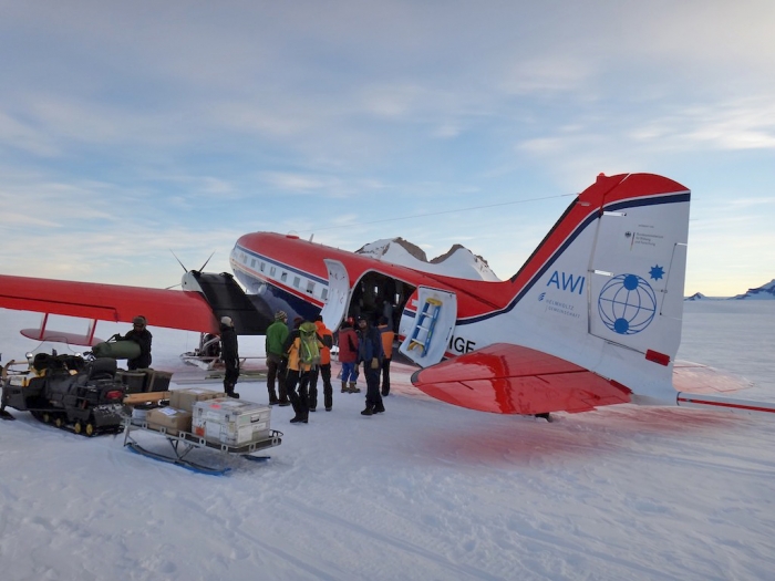 Arrival of the scientists in Crown Bay aboard their fully equipped Basler plane. - International Polar Foundation