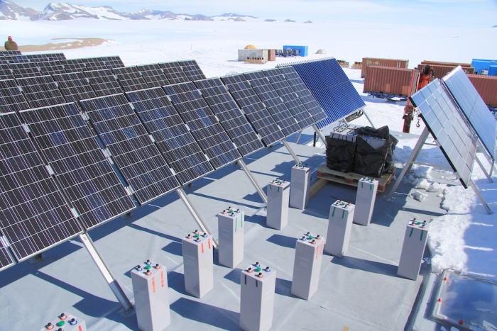Batteries on the roof, with a first palette ready to be lifted. - International Polar Foundation