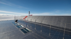 Thermal solar pannels coming soon... - International Polar Foundation / René Robert