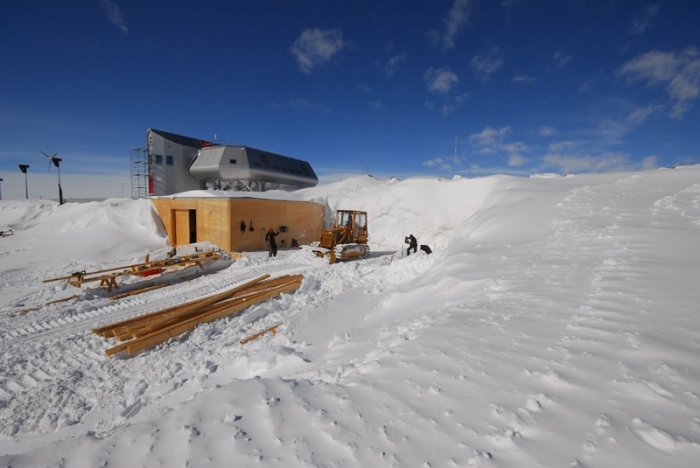After the shovelling and the digging, the foundations are laid. - International Polar Foundation / René Robert