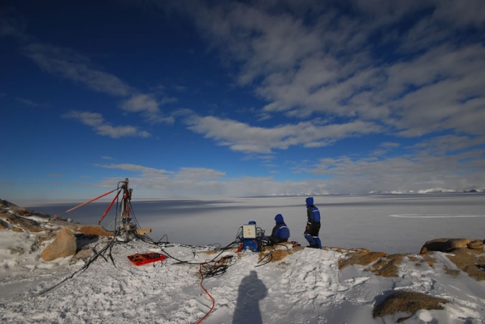 Drilling 20-metre hole for the foundations of the seismic station. - International Polar Foundation / René Robert