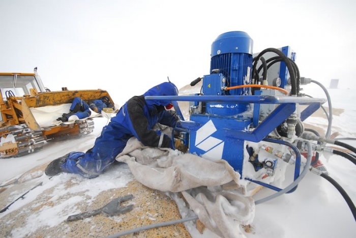 Drilling site on Utsteinen ridge - International Polar Foundation / René Robert