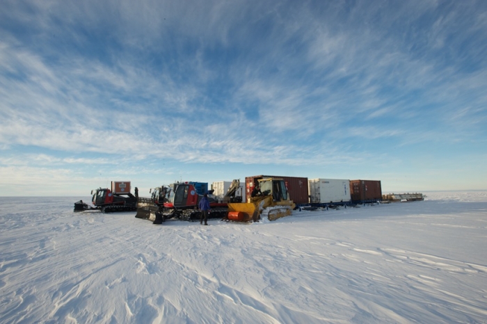 Preparing for the 200km transit back to the station - International Polar Foundation/Alain Hubert