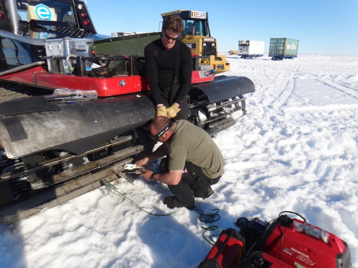 Kristof and Jacob repairing a Prinoth tractor - International Polar Foundation/Alain Hubert