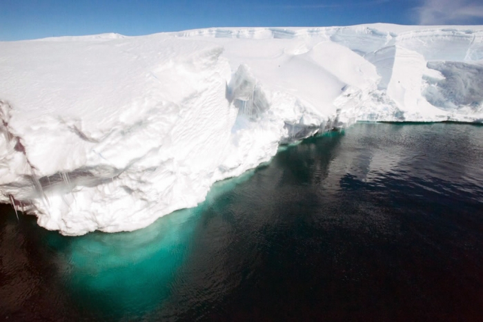 With part of the ice shelf breaking off this year, new unloading possibilities were created at crown bay. Time to test them! - International Polar Foundation