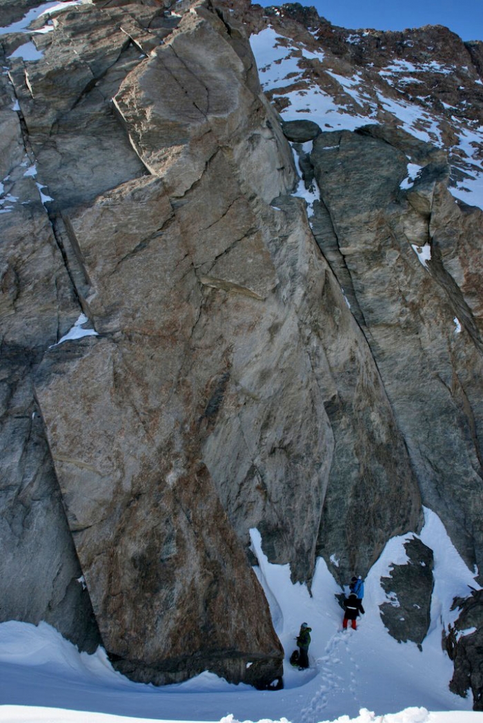 To reach the top of this cliff, they will have to wait for the helicopters to arrive. - International Polar Foundation