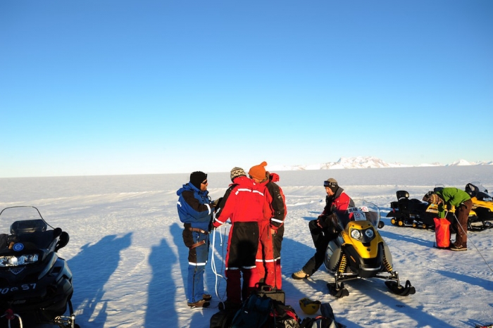 Chatting before getting started - International Polar Foundation