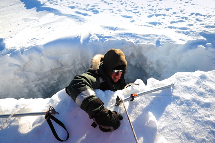 Jacques's turn to get in there - International Polar Foundation