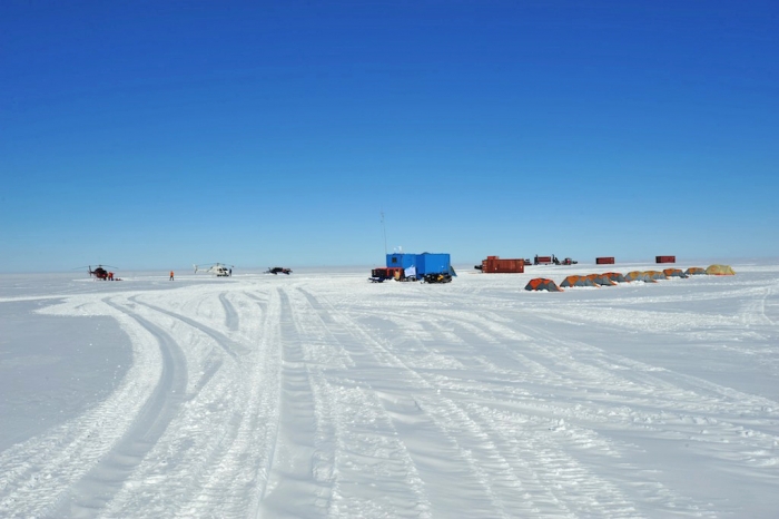 The camp on the ice shelf and the two helicopters ready to fly to the station.
 - IPF