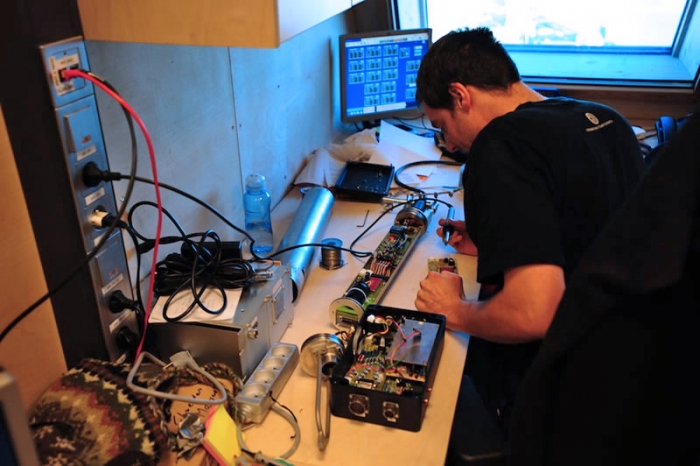 Having engineers around can be quite handy: if Antarctica breaks it, we can fix it immediately. Erik is repairing a seismometer which otherwise would have had to be brought back to Belgium to be fixed. Thanks to him, scientists could stay on track with their program. - International Polar Foundation