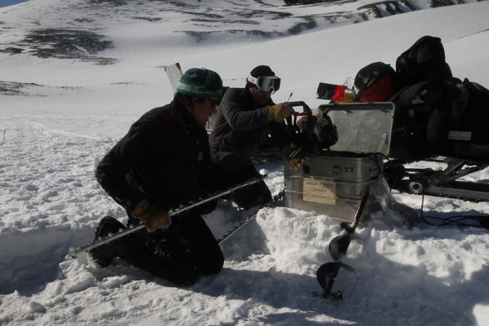 Alain and Kristof with their drilling gear. To take CTD measurements, you first have to drill through a thick layer of ice: we can do that! - International Polar Foundation