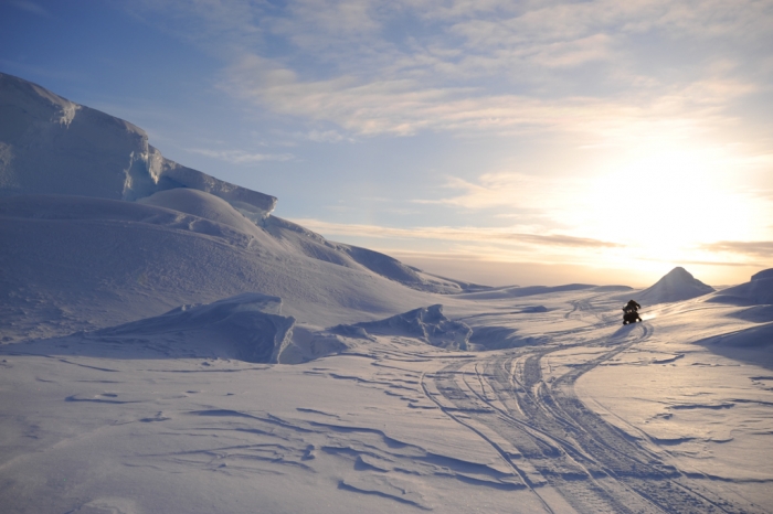 The difficult traverse, using a skidoo to reach the emperor penguin colony. - International Polar Foundation/Alain Hubert