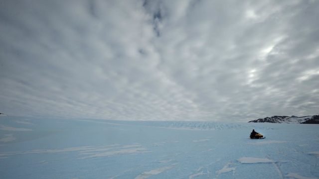 Surveying the Gunnestadt Glacier to install the seismometer - International Polar Foundation