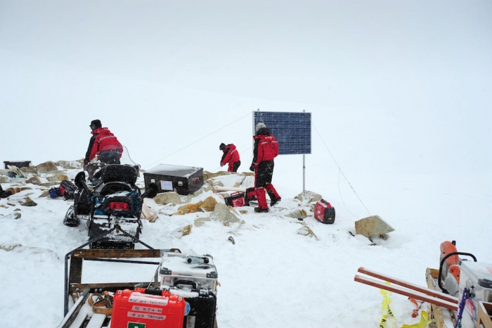 Checking that everything works before heading back to the station - International Polar Foundation