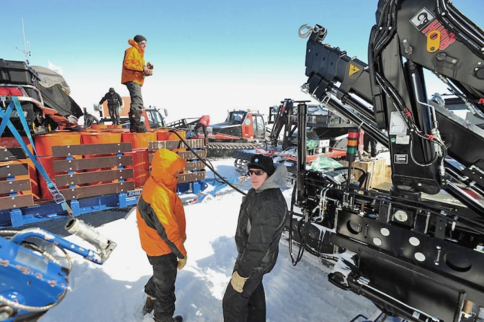 Having a little chat during a refueling on our way to the coast. - International Polar Foundation