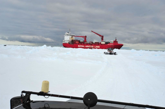 The ice is good. One Prinoth goes in front to even out the unloading area. - International Polar Foundation