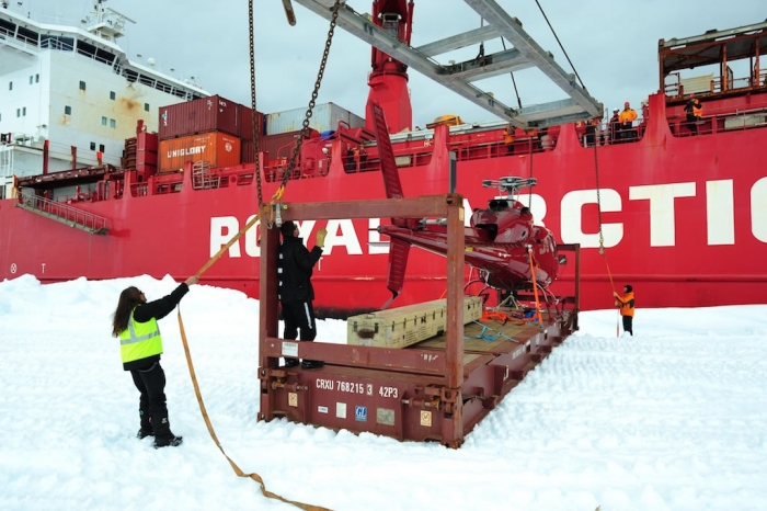 The second helicopter. - International Polar Foundation