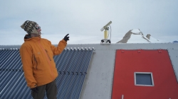 The sunphotometer atop the Princess Elisabeth Station - International Polar Foundation