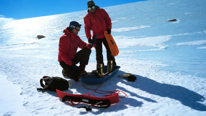 The DELAQUA team collecting in-field data - International Polar Foundation