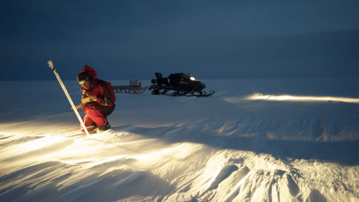 Alain Hubert taking up GPS positions on the Antarctic Plateau for the Glacioclim project - International Polar Foundation - René Robert