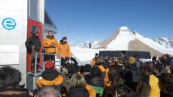 Inauguration of the Princess Elisabeth Station: Arrival of the Guests in Utsteinen